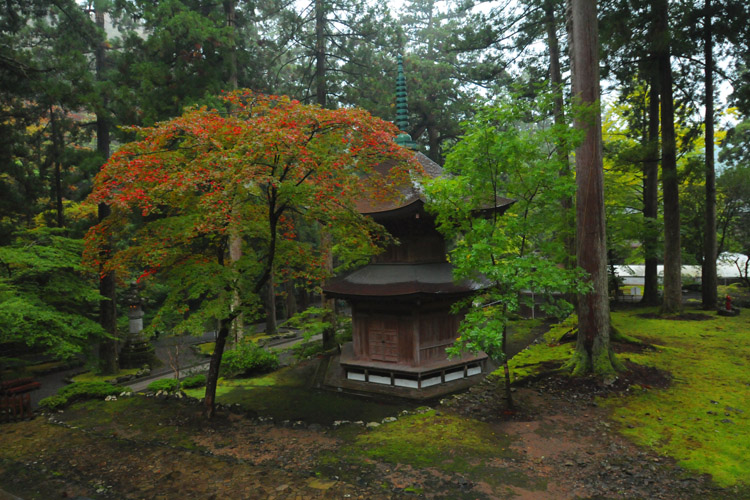 永平寺・納経塔