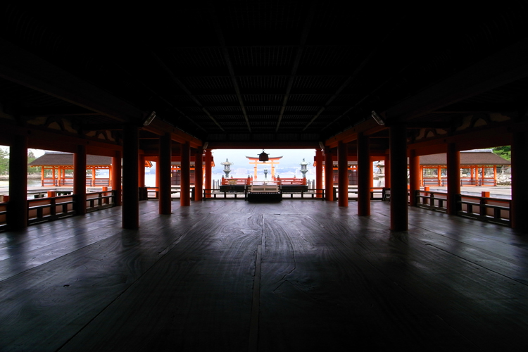 厳島神社・本社・祓殿