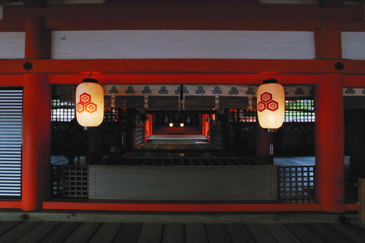 厳島神社本社　本殿・弊殿・拝殿