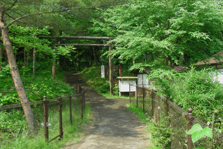 金鶏山登山口