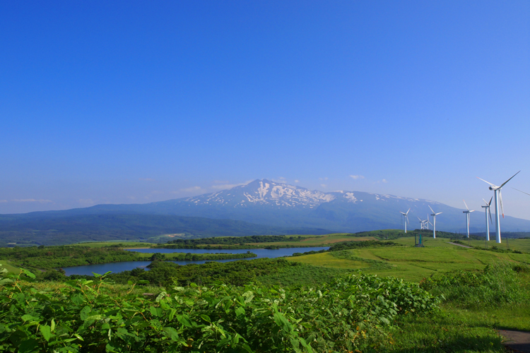 仁賀保高原と鳥海山