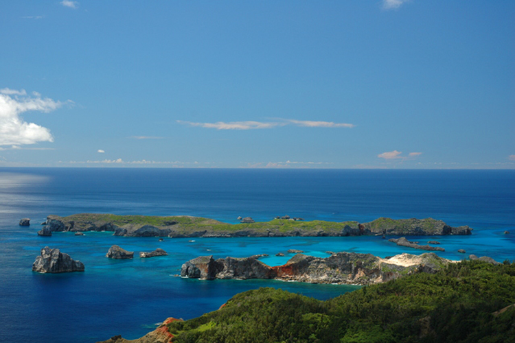 小笠原諸島・父島から見る南島