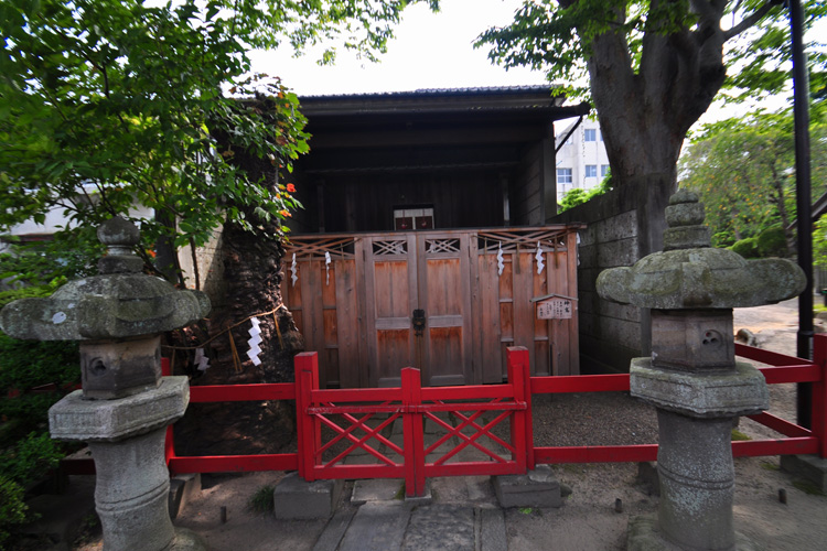 御釜神社・神竈奉置所