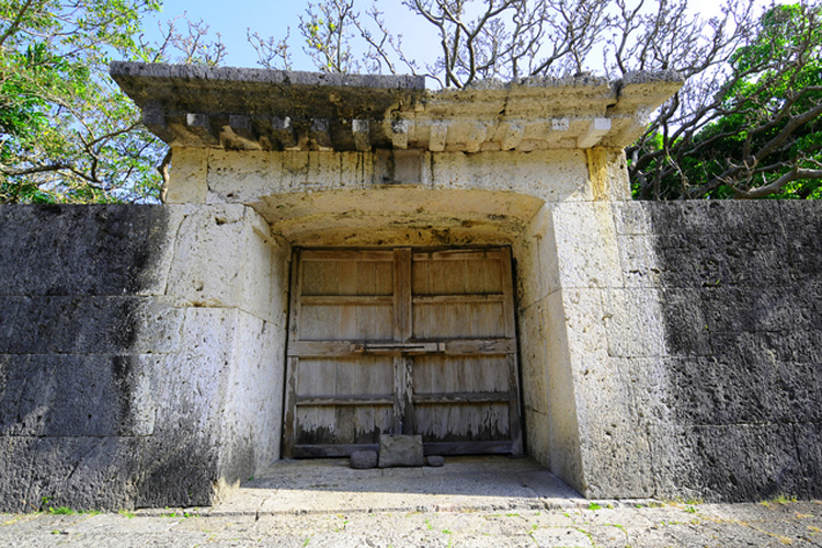 園比屋武御嶽石門