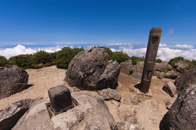 屋久島・宮之浦岳山頂