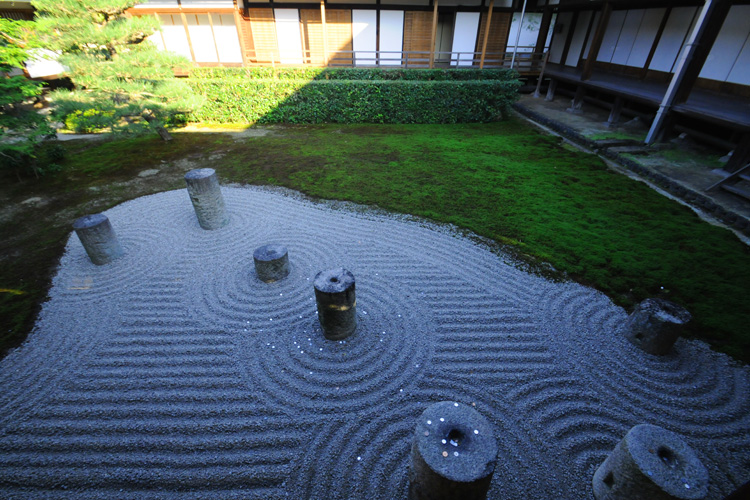 重森三玲の庭・東福寺八相庭・東庭(北斗七星庭)