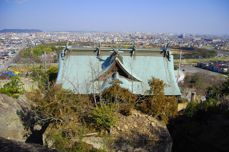 生石神社・本殿・石の宝殿