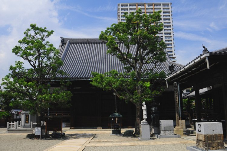 寺町・本興寺本堂