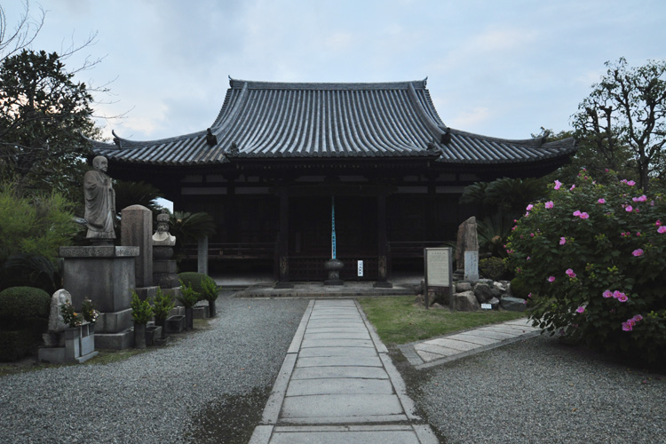 寺町・長遠寺本堂