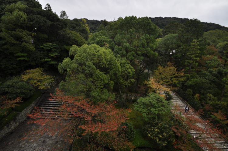 知恩院・左、男坂・右、女坂