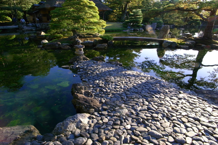 松琴亭前庭の洲浜