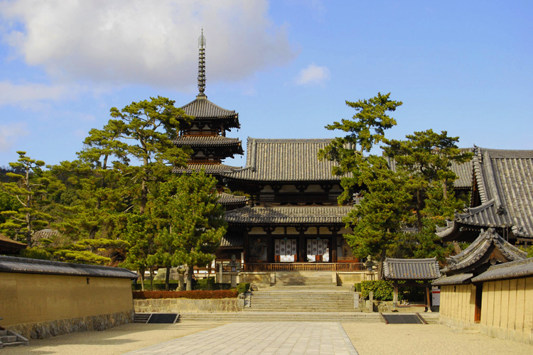 法隆寺・中門と五重塔