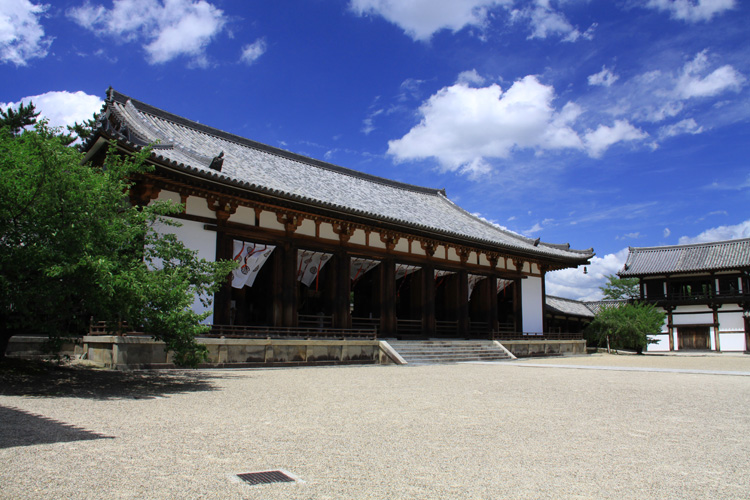 法隆寺・大講堂と鐘楼