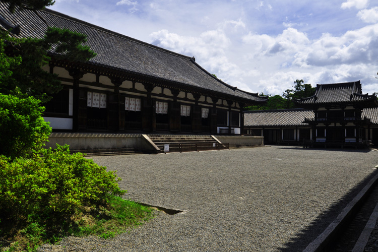 唐招提寺・左、講堂・右、鼓楼