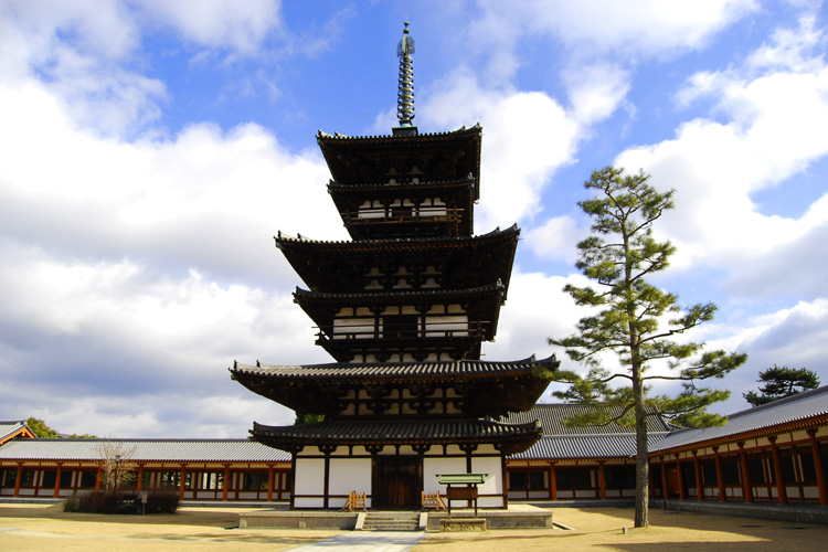 薬師寺・東塔(国宝)