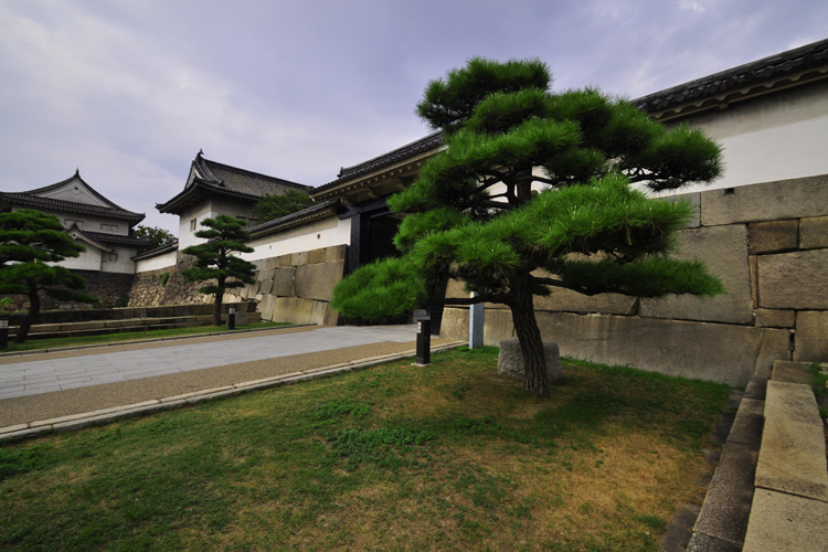 手前から大手門・多聞櫓・千貫櫓