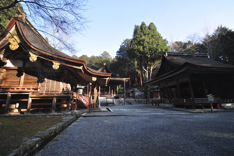 日吉大社・東本宮境内