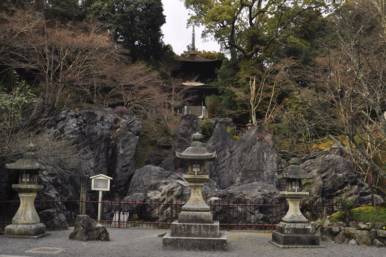 石山寺・硅灰石・多宝塔