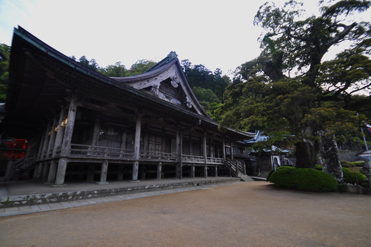 青岸渡寺・境内